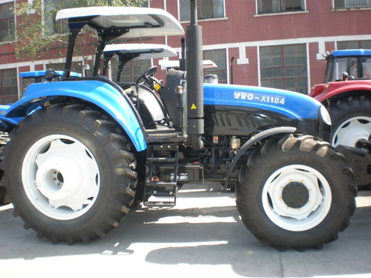 Αγροτικό τρακτέρ τετράτροχου Drive YTO X1104 4WD 110HP για τη γεωργία