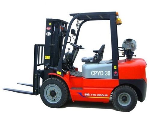 Τετράτροχο Forklift Drive YTO, 10km/H Forklift 3 τόνου με τη μηχανή βενζίνης